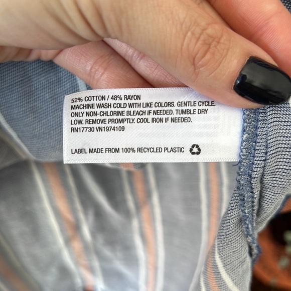 Universal Thread Button Down - Picture 4 of 4